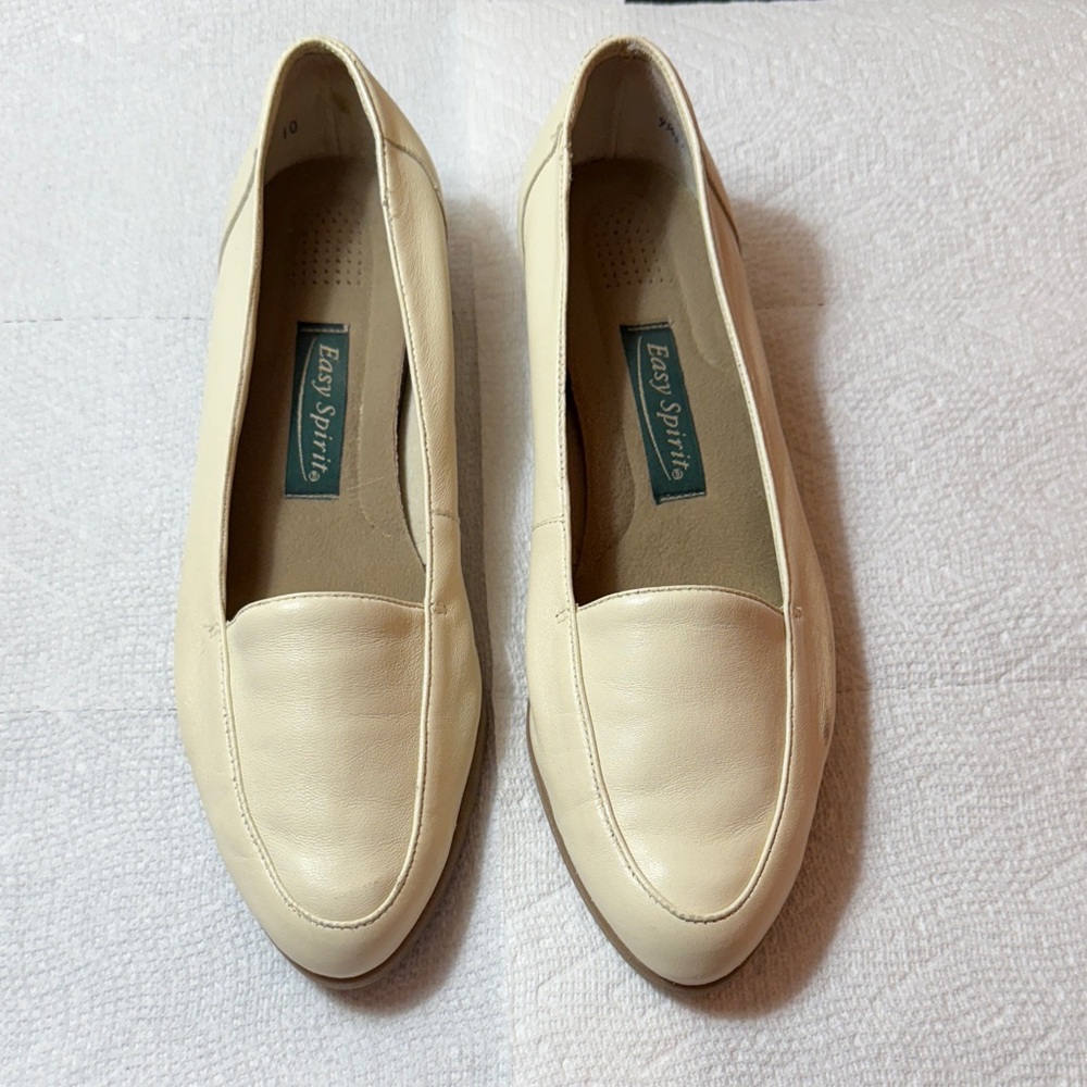 Easy Spirit Women's Cream Leather Loafers